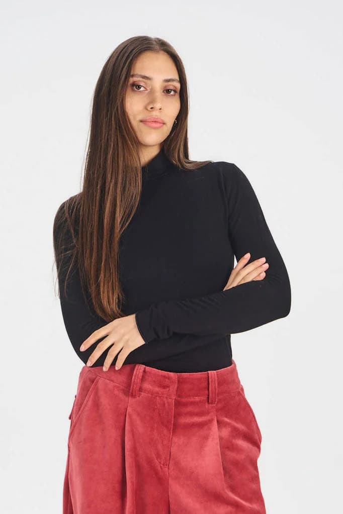 Skinilla Modal Top - Black – image 1