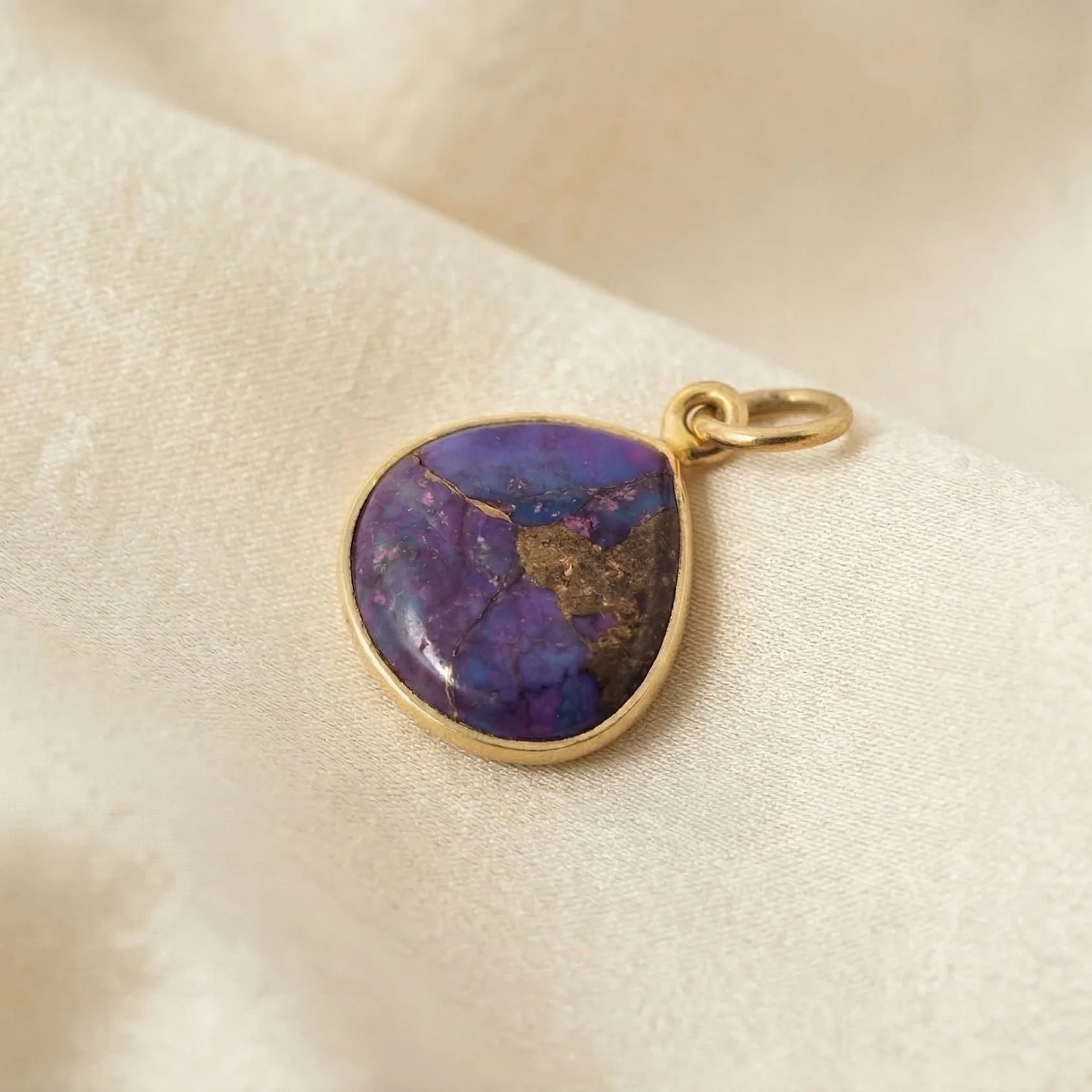 18ct Gold Vermeil Round Bezel Amethyst Pendant – image 1