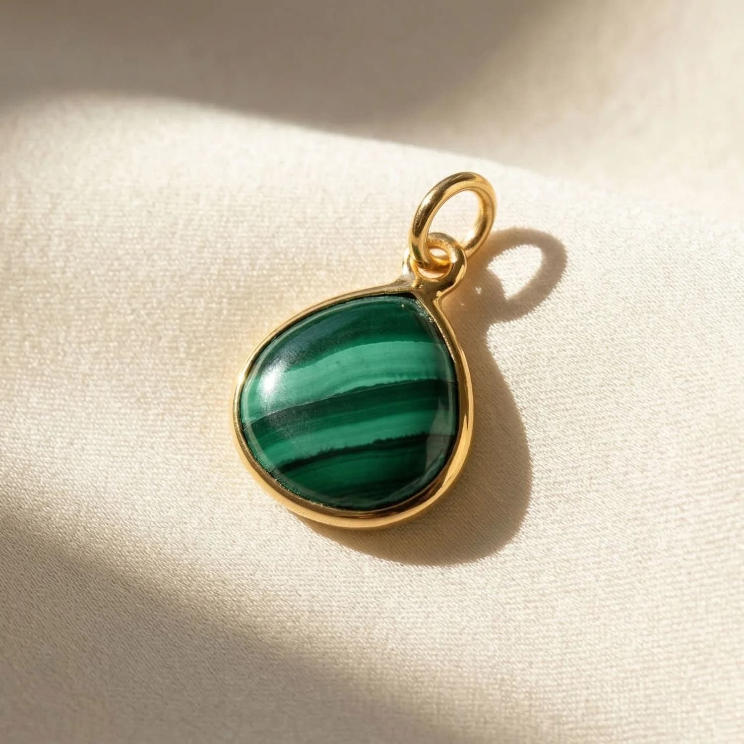 18ct Gold Vermeil Round Malachite Pendant – image 1