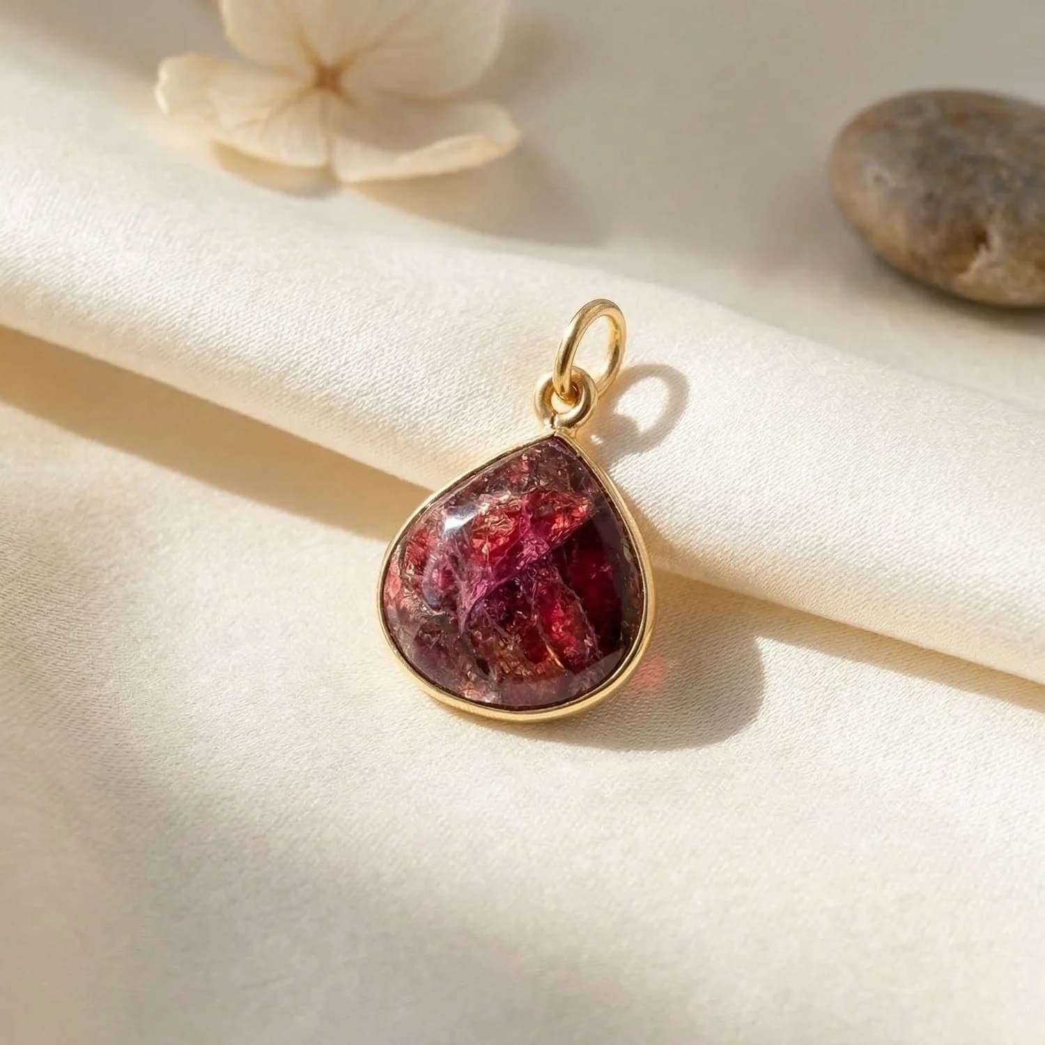 18ct Gold Vermeil Round Garnet Garnet January Birthstone Bezel Pendant
