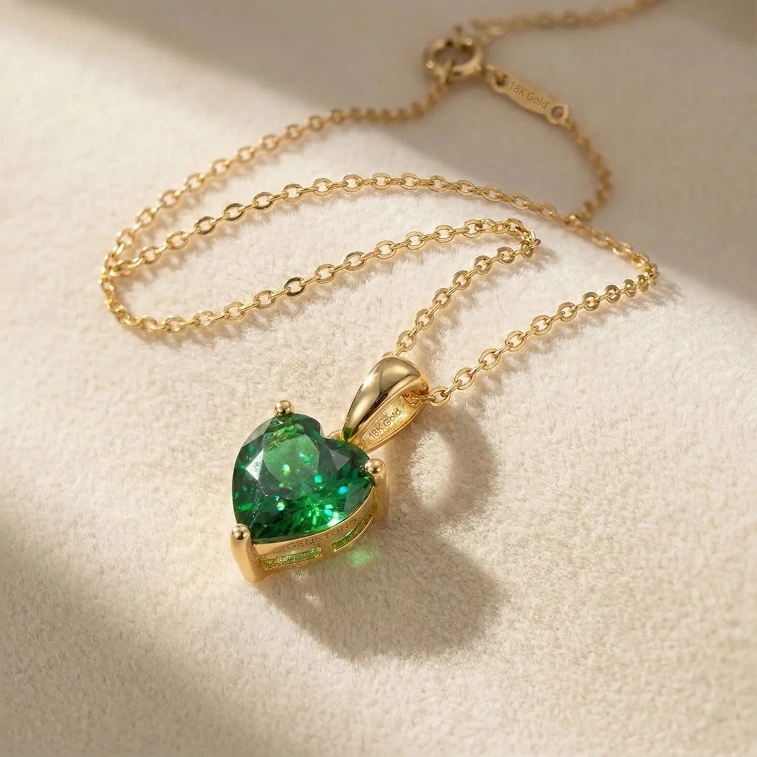 Emerald Love Heart Pendant Necklace – image 1