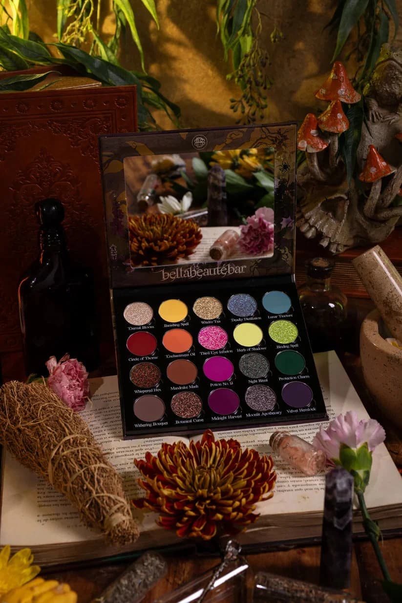 Garden of Spells Magnetic Palette – image 1