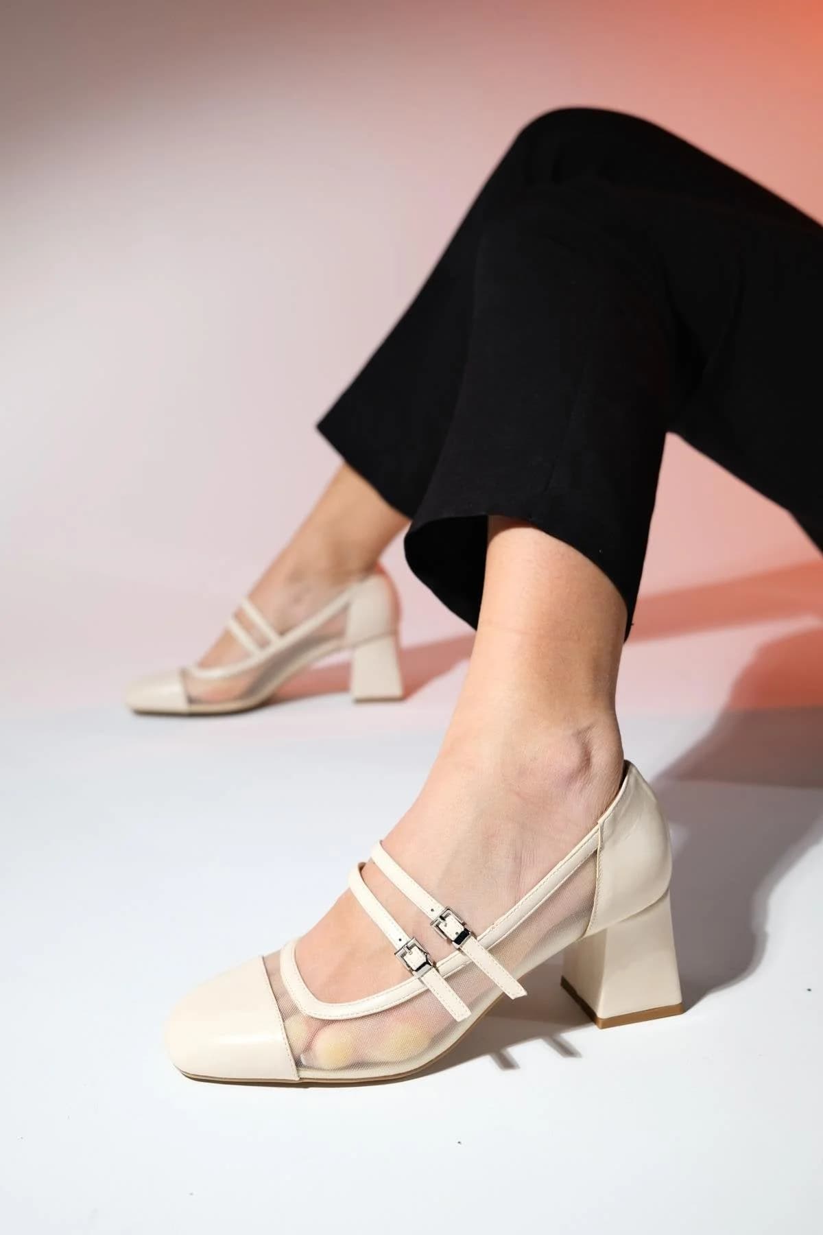 Cream Block Heel Pump – image 1