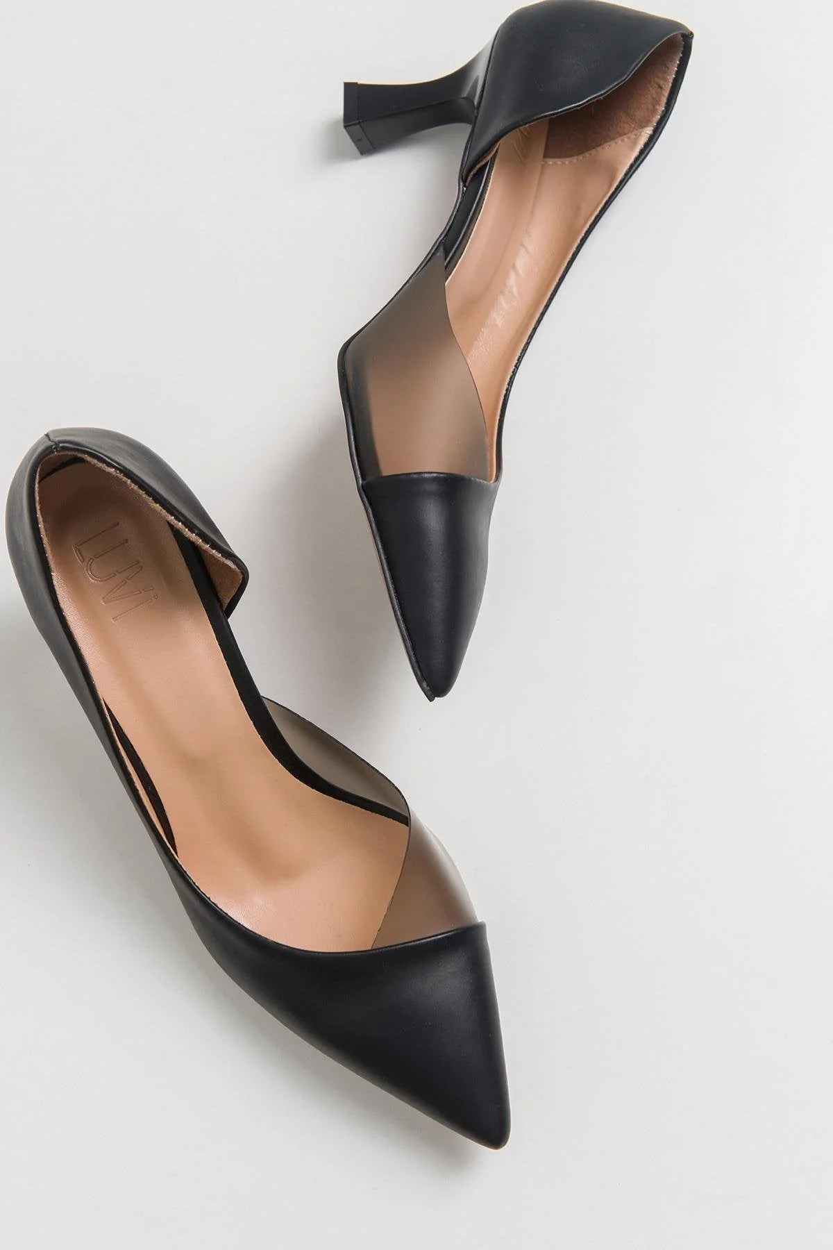 Vera Pointed Toe Pump (Women)