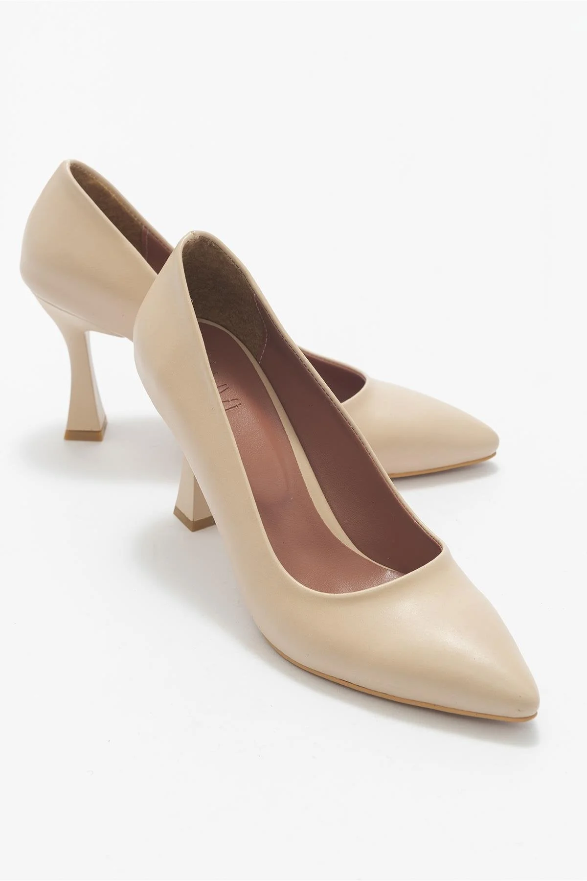 620 - Nude Heeled Shoe (Women)