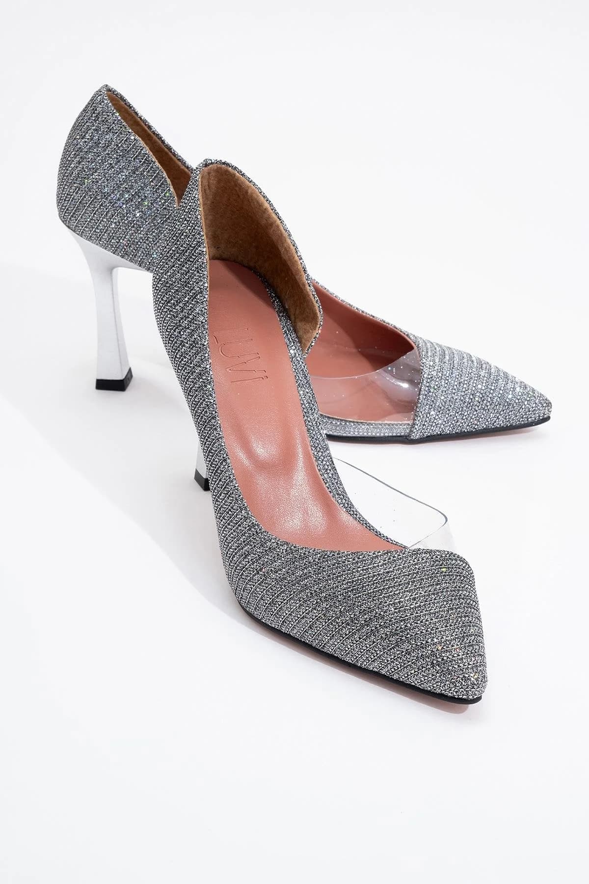 653 Heeled Shoe (Women)