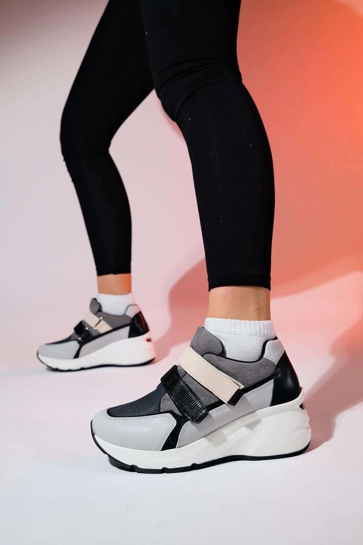Berge - Black Velcro Platform Sneaker (Women)