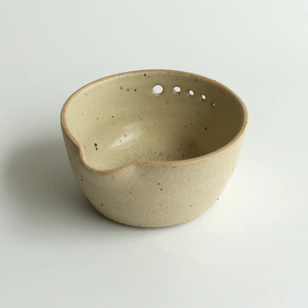 Light Yellow Herb Shredder & Garlic Grater Bowl – image 1