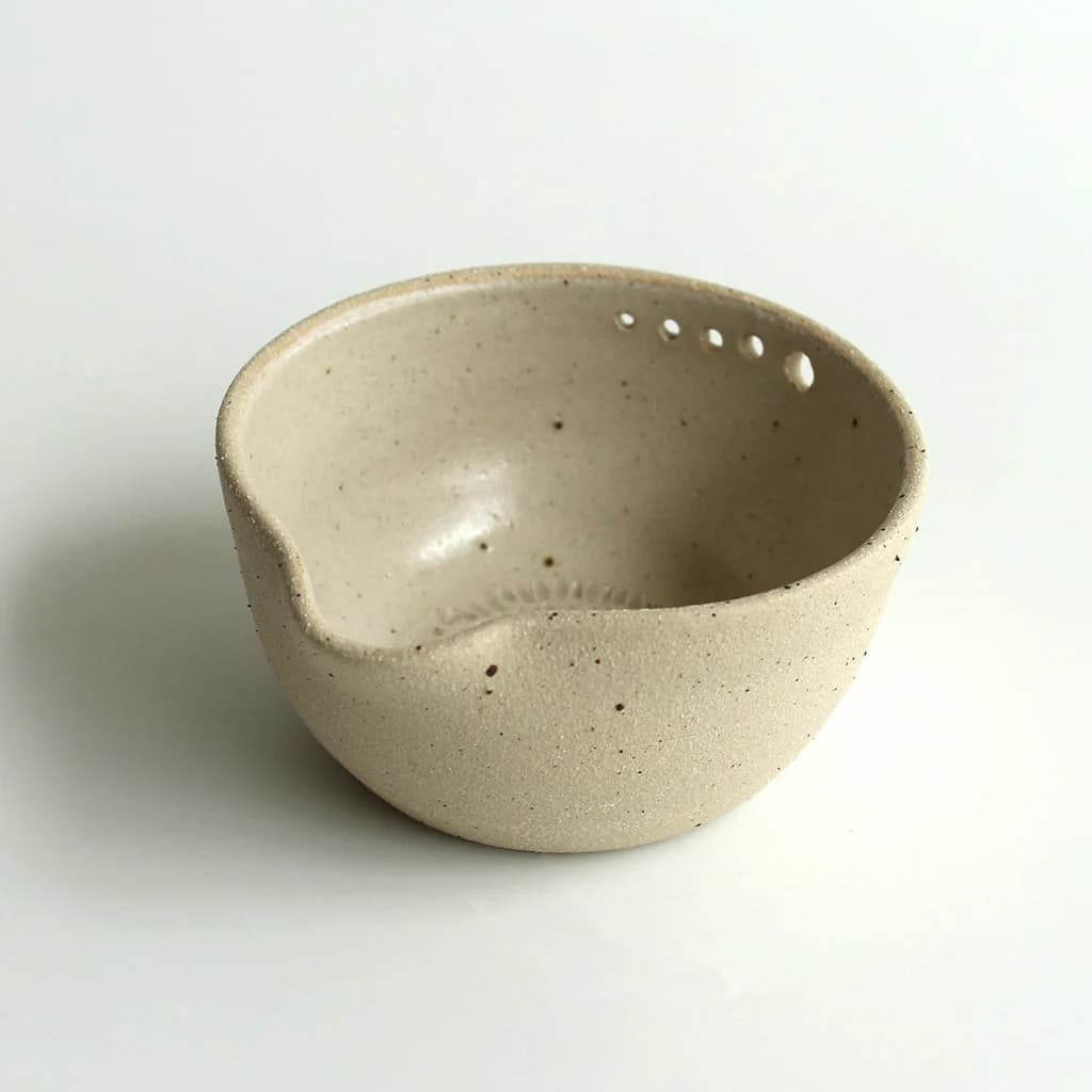 Off-White Herb Shredder & Garlic Grater Bowl