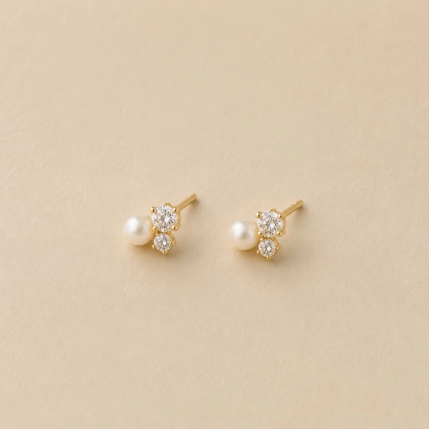 Aurora Petite Diamond & Pearl Cluster Studs – image 1