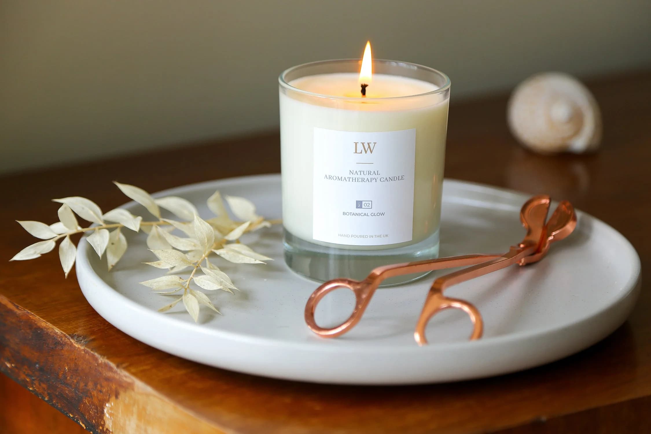 Botanical Glow Aromatherapy Candle – image 1