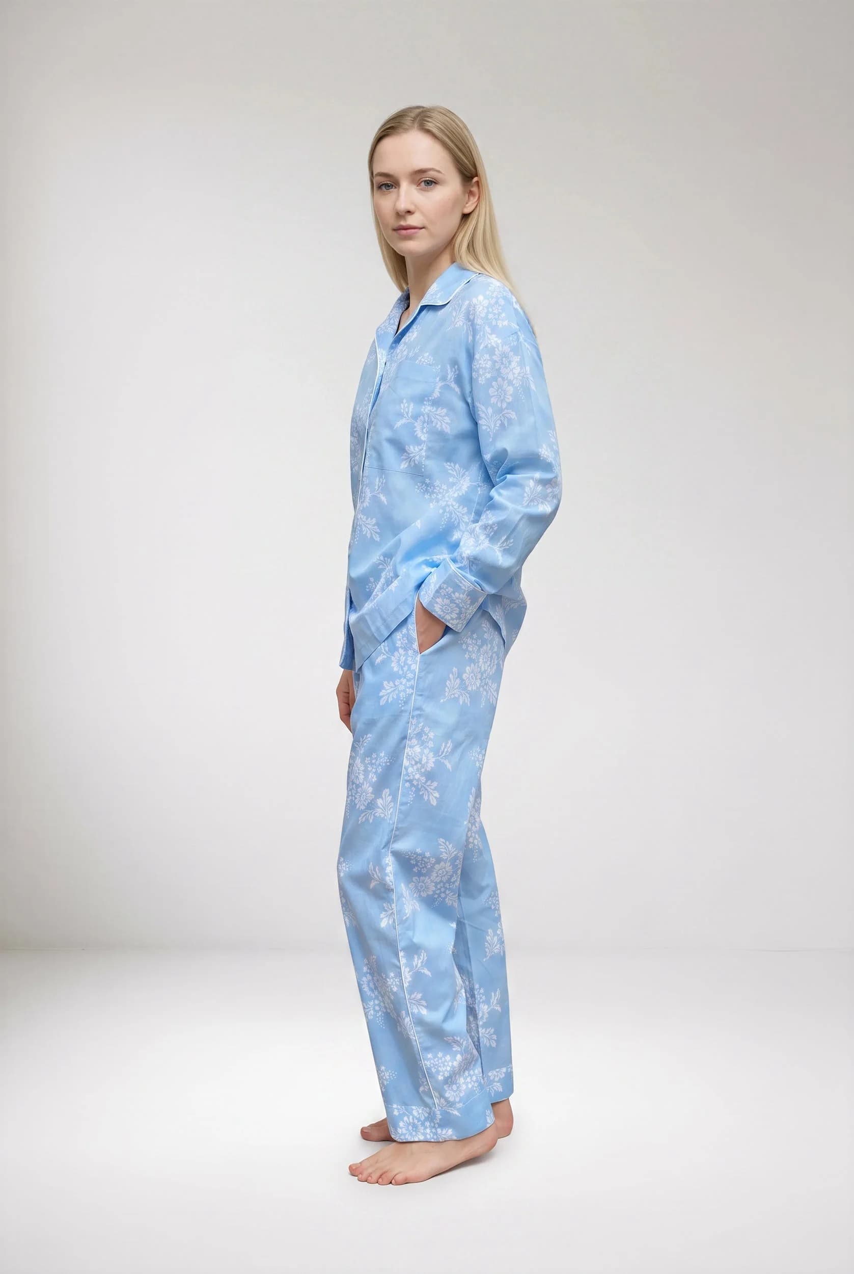 Long sleeve set in light blue with white flower in organic cotton
